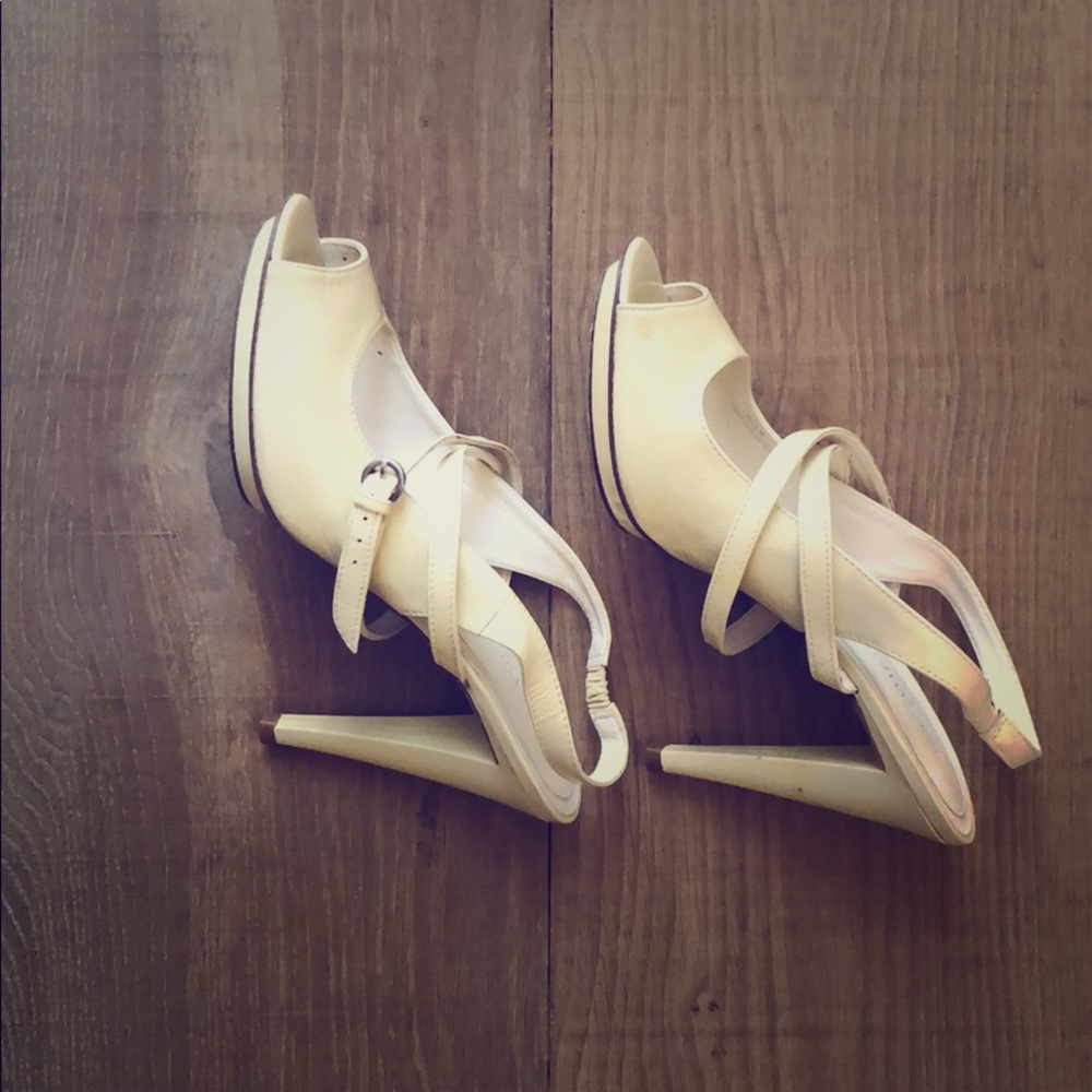 Jill Stuart Cream Leather Sandals Size 8 1/2 M